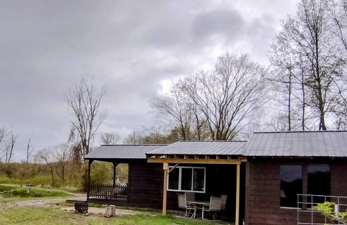 Westford Cabine | Minutes from Pymatuning, Cabin by the Pond
