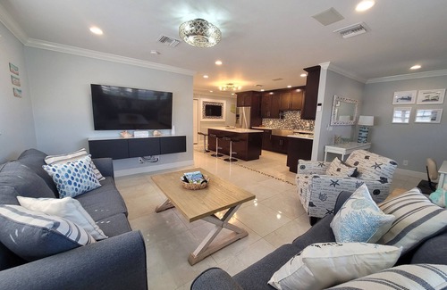 Pineapple Grove Arts District Maison | Minutes from the downtown life of Delray Beach and a mile away from the beach!