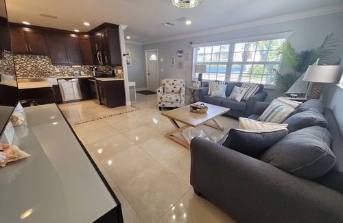 Pineapple Grove Arts District Maison | Minutes from the downtown life of Delray Beach and a mile away from the beach!