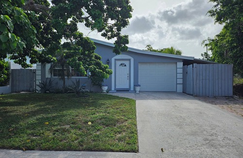 Pineapple Grove Arts District Maison | Minutes from the downtown life of Delray Beach and a mile away from the beach!
