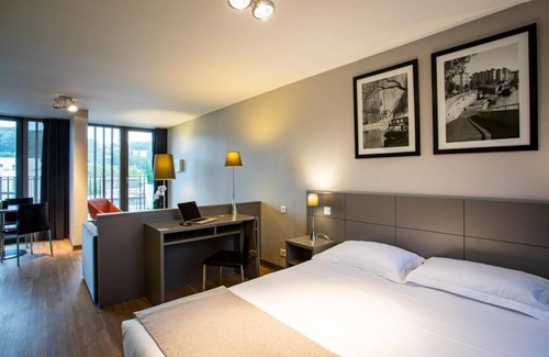 9th Arrondissement Hôtel | Minutes to Tête d'Or Park! Pet-friendly Suite with City View and Kitchenette!