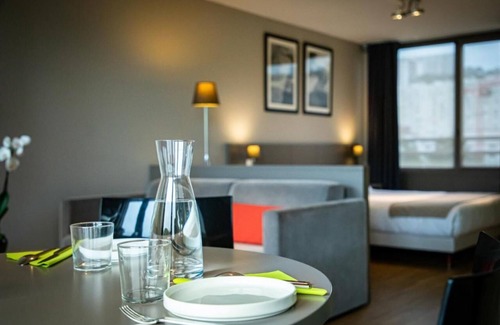 9th Arrondissement Hôtel | Minutes to Tête d'Or Park! Pet-friendly Suite with City View and Kitchenette!