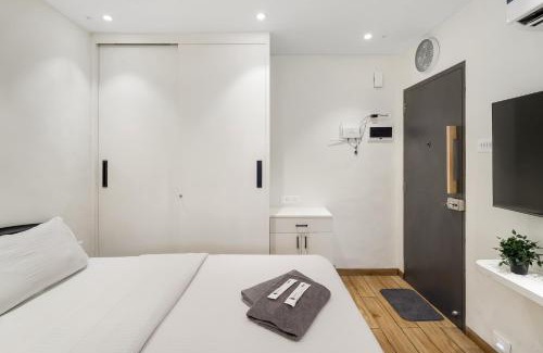 Pali Hill Appartement | Mira Studio Bandra W by The Bombay Home Company