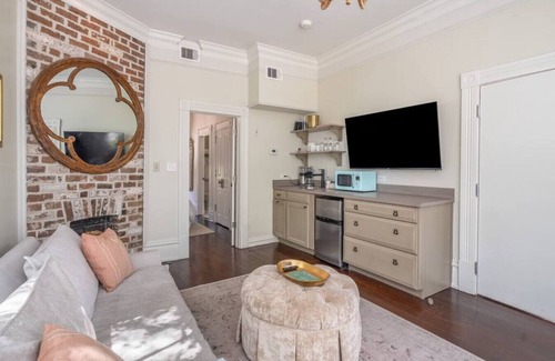 Historic Downtown Savannah Copropriété | Mirabelle Suite 2 - Private Suite in Historic Savannah
