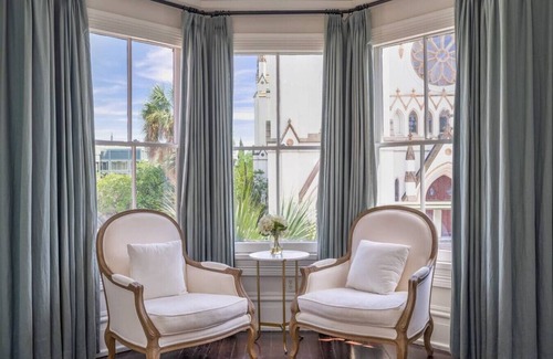 Historic Downtown Savannah Appartement | Mirabelle Suite 3 - Top Floor Suite in the Heart of Historic Savannah