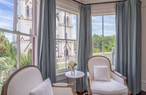 Historic Downtown Savannah Appartement | Mirabelle Suite 3 - Top Floor Suite in the Heart of Historic Savannah