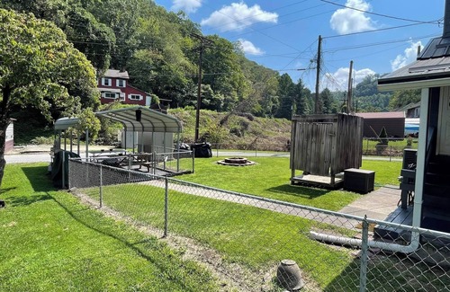 Elbert Maison | Miracle Mountain Trail house