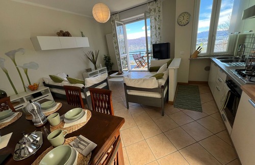 Campino Appartement | Miralago apartment with amazing lake view in Stres