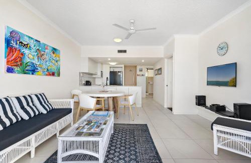 Alexandra Headland Appartement | Miss Alex l Beachfront Babe l Pool and Parking