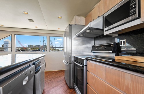 Downtown Charleston Location De Bateaux | Miss Emily - Dockside Downtown on a Super Yacht!