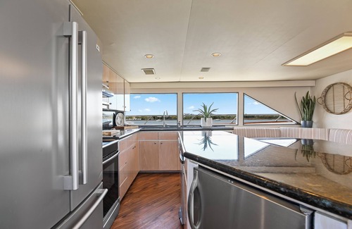 Downtown Charleston Location De Bateaux | Miss Emily - Dockside Downtown on a Super Yacht!