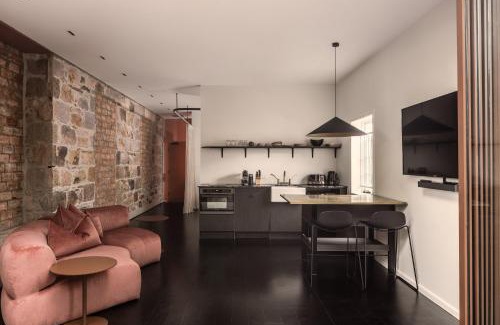 New Farm Appartement | Miss Midgley's - Principals Office 1 King Bed