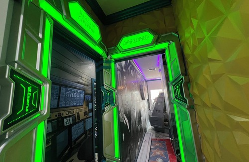 Loughman Maison | MISSION TO MARS EXTREME PRIVATE ATTRACTION VACATION HOME