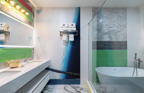 Loughman Maison | MISSION TO MARS EXTREME PRIVATE ATTRACTION VACATION HOME