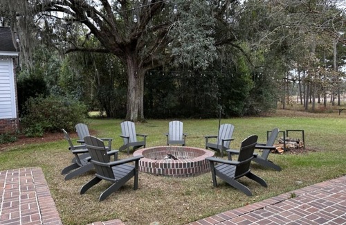 Fowlstown Maison | Mistletoe Retreat: Large estate on FL-GA line. 6-8 BRs sleeps 16. n