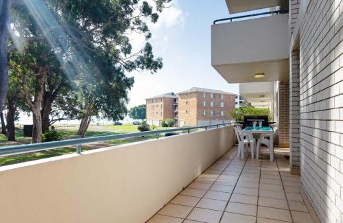 Nelson Bay Appartement | Mistral Court 2, 17 Mistral Close - little beach water views & Wifi