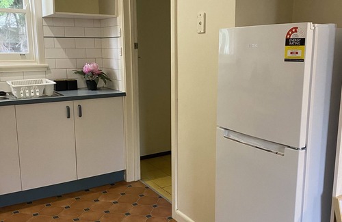 Mitcham Maison | Mitcham Railway Station Home Stay