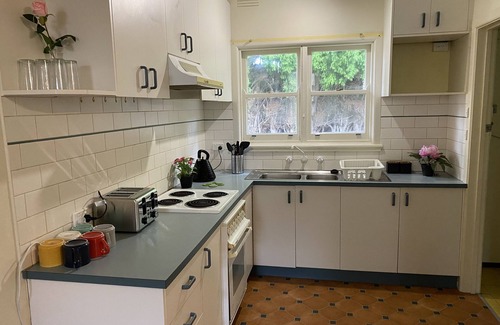 Mitcham Maison | Mitcham Railway Station Home Stay