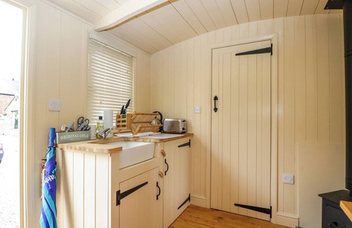 Moreton-in-Marsh Cottage | Mitford Gypsy Hut