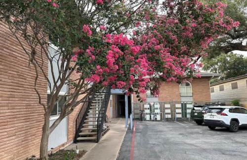 Tarrytown Maison | Mixed Shared Room - CoLiving Condo