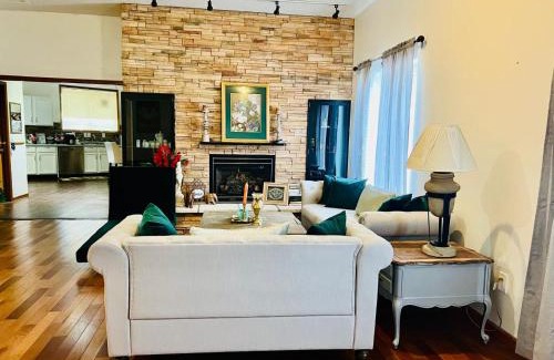 Burbank Villa | Mixon villas