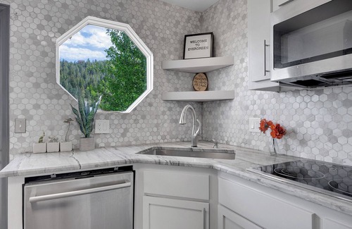 Evergreen Maison | Mntn views with Hot tub, Sauna, Game room, Quick I-70 access, Red rocks, Skies