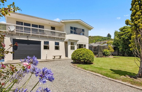 Waikawa Bay Cottage | Moana Escape - Waikawa Holiday Home