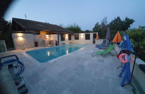 Montfermier Chalet De Ski | Mobile-gite 6 Persoons Zeer Prive met Groot Terras en Uitzicht op het Meer