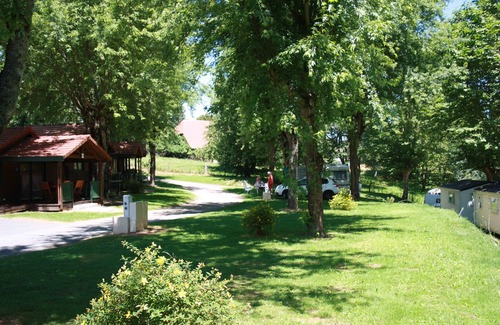 Saint-Sornin-Lavolps Maison | MOBIL-HOME 6 PERS. TOUT CONFORT AVEC TERRASSE COUVERTE