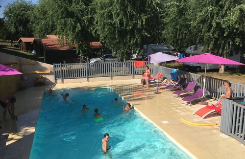 Saint-Sornin-Lavolps Maison | MOBIL-HOME 6 PERS. TOUT CONFORT AVEC TERRASSE COUVERTE