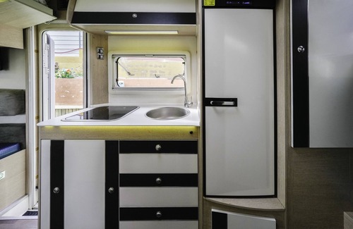 Montcada I Reixac Maison | Mobile Home "Cerca De Barcelona" avec vue sur les montagnes, terrasses partagées et jardin privé