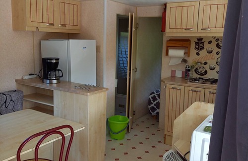 Sainte-Jalle Maison | Mobile Home 'Camping Sainte-Jalle' avec vue sur les montagnes, piscine partagée et Wi-Fi