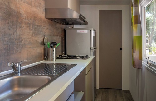Lavilledieu Maison | Mobile Home 'Confort C - 1-5 People' with Shared Pool, Private Terrace and Shared Garden