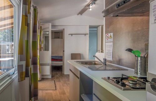 Lavilledieu Maison | Mobile Home 'Confort C - 1-5 People' with Shared Pool, Private Terrace and Shared Garden