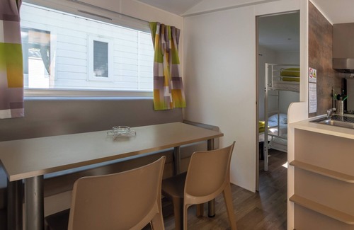 Lavilledieu Maison | Mobile Home 'Confort C - 1-5 People' with Shared Pool, Private Terrace and Shared Garden