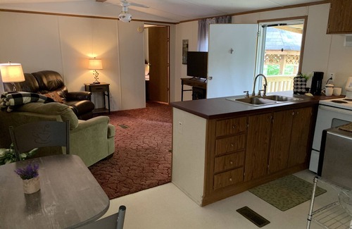 Springville Maison | Mobile home. Everything you need. Minutes to water