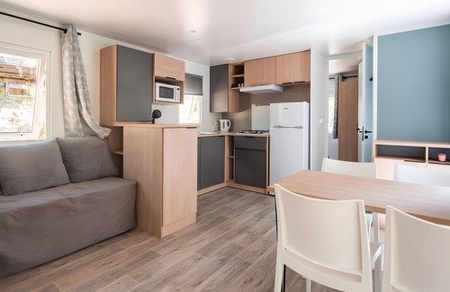 Bretagne-d'Armagnac Location De VR | Mobilhome Confort 4 Personnes 61' avec Terrasse Privée, Jardin Privé et Wi-Fi