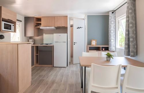 Bretagne-d'Armagnac Location De VR | Mobilhome Confort 4 Personnes 61' avec Terrasse Privée, Jardin Privé et Wi-Fi