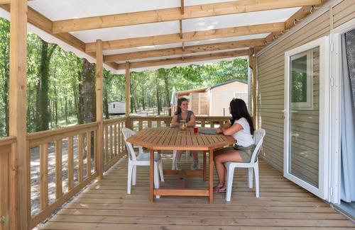 Bretagne-d'Armagnac Location De VR | Mobilhome Confort 4 Personnes 61' avec Terrasse Privée, Jardin Privé et Wi-Fi