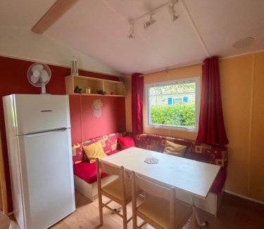 Saint-Gerons Chalet De Ski | Mobilhome au bord du lac