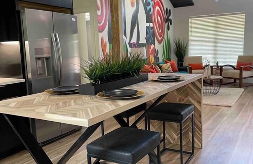 Cramerton Maison | Mod/2BR fire pit+corn hole+bikes+kayaks+private golf+gym+pass. Close to CLT