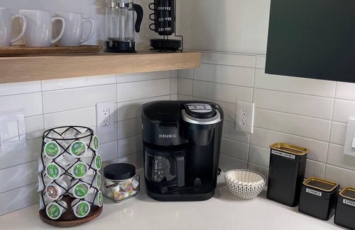 Cramerton Maison | Mod/2BR fire pit+corn hole+bikes+kayaks+private golf+gym+pass. Close to CLT