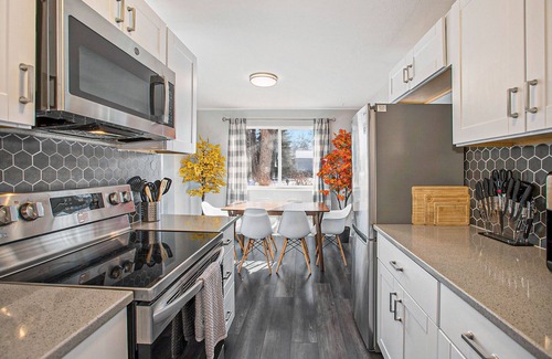 Wheat Ridge Maison | Mod Rustic Stay in Wheat Ridge with Hot Tub, Fast WiFi, AC
