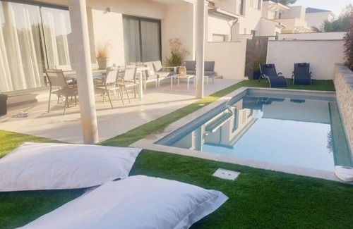 Saint-Genies-des-Mourgues Villa | Villa moderne tout confort