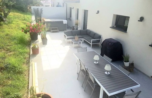 Saint-Genies-des-Mourgues Villa | Villa moderne tout confort