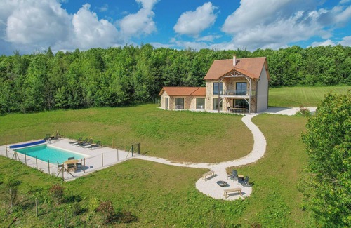 Saint-Medard-d'Excideuil Maison | Modern vacation home with private pool on estate with golf. Pets allowed!