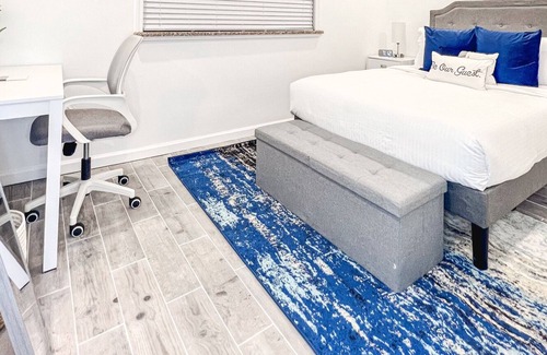 Bath Beach Appartement | Modern 1 bdrm/1 bath flat with romantic fireplace
