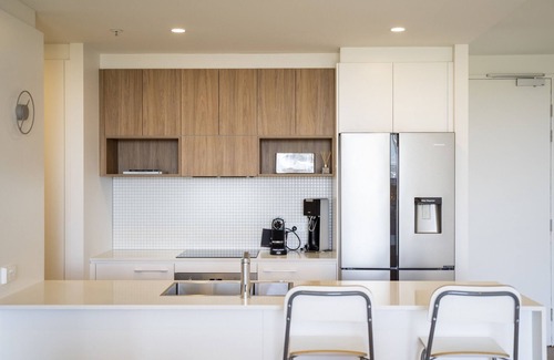 Phillip Appartement | Modern 1-Bed Apartment With Parking, Pool and Gym