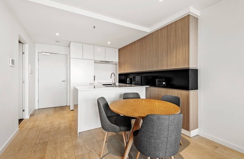 Flemington Appartement | Modern 1-Bed & City Views, Steps from Racecourse