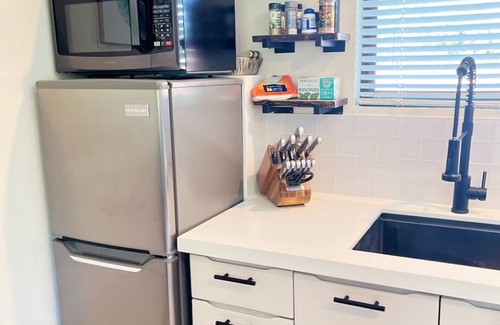 Coco Copropriété | Modern 1-bedroom condo in gated complex with pool, WiFi & AC
